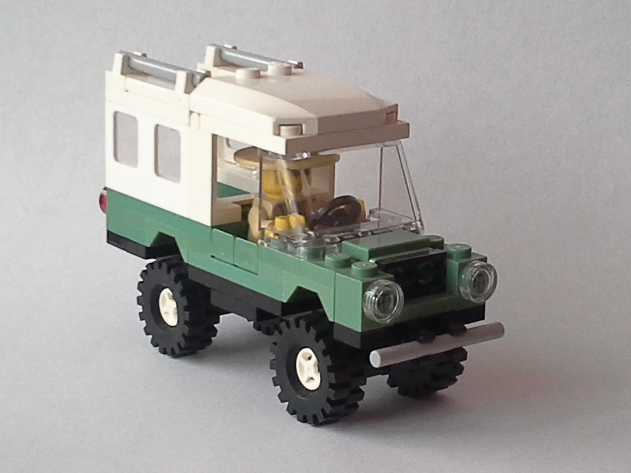 landrover1.jpg