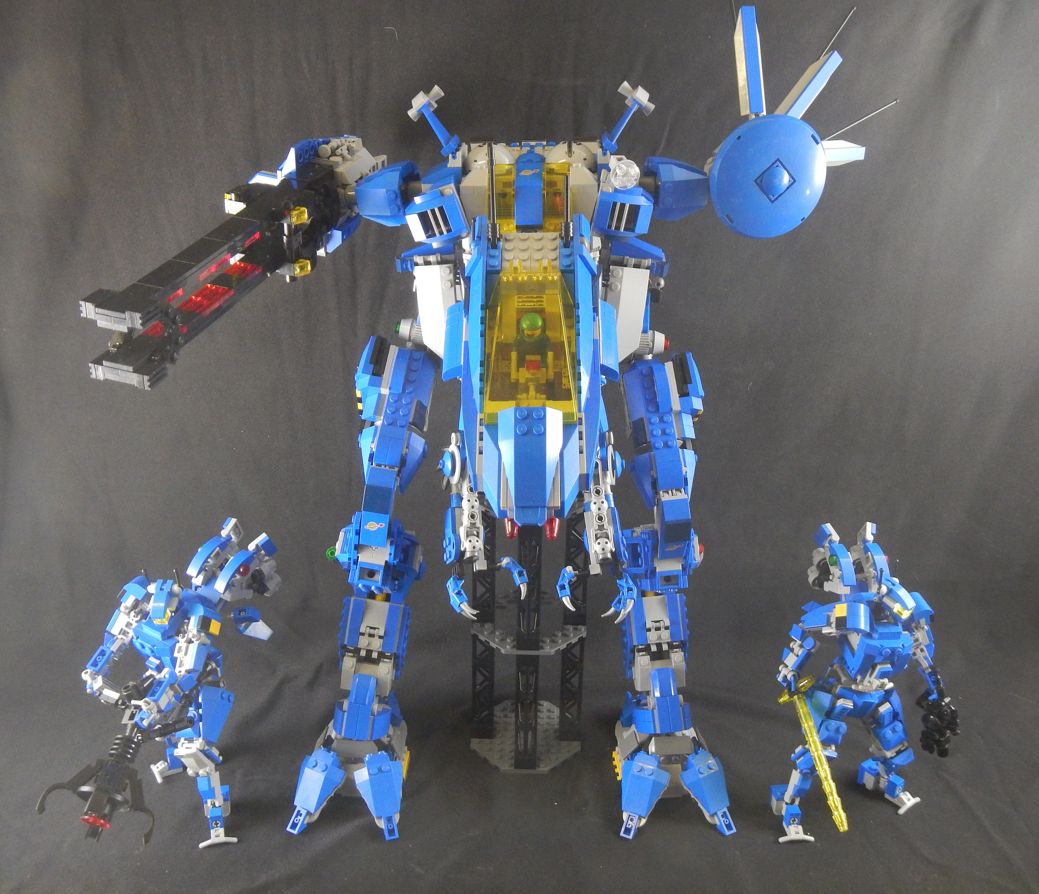 luna-and-scout-mechs-2.jpg