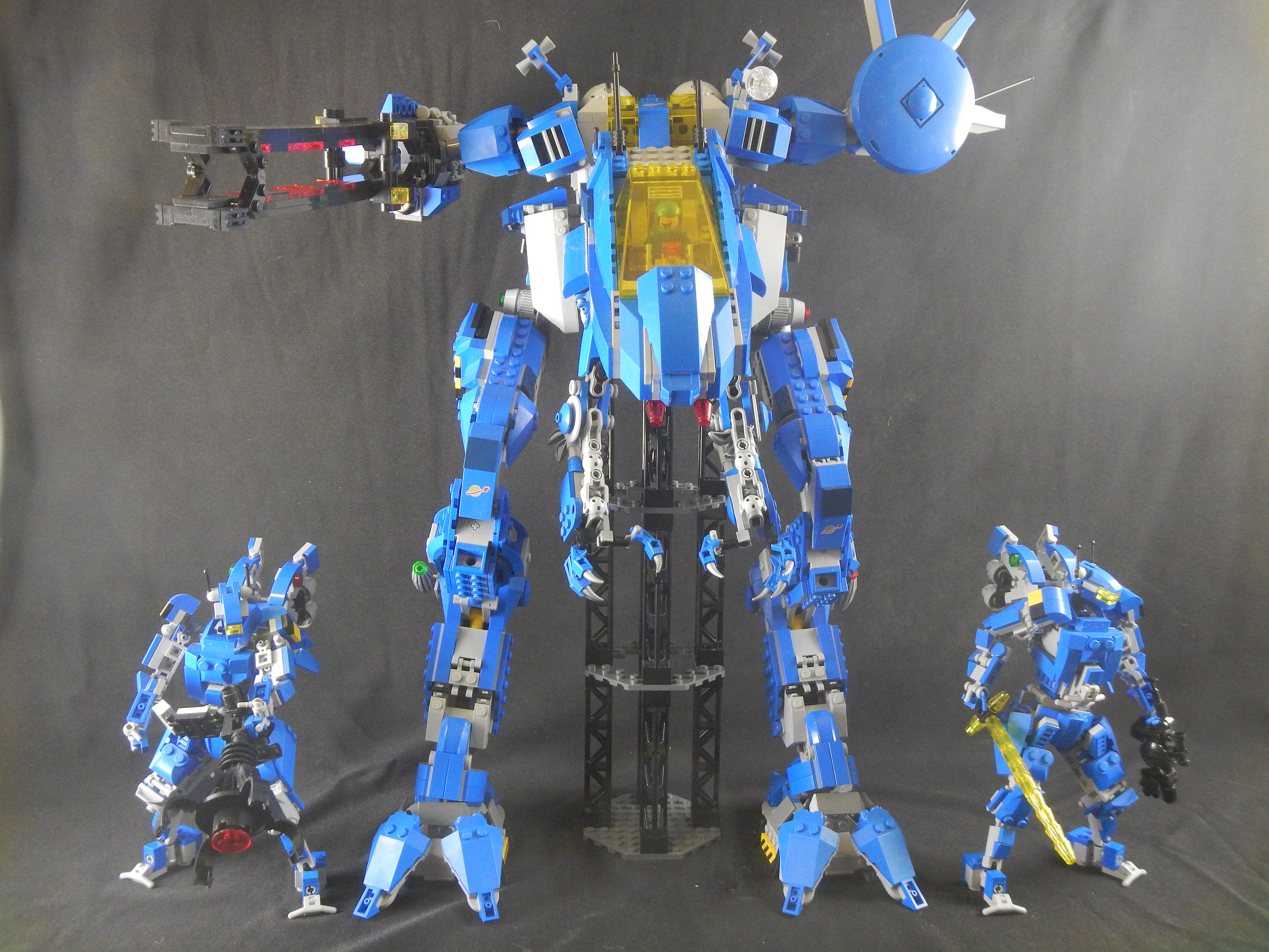 luna-and-scout-mechs.jpg