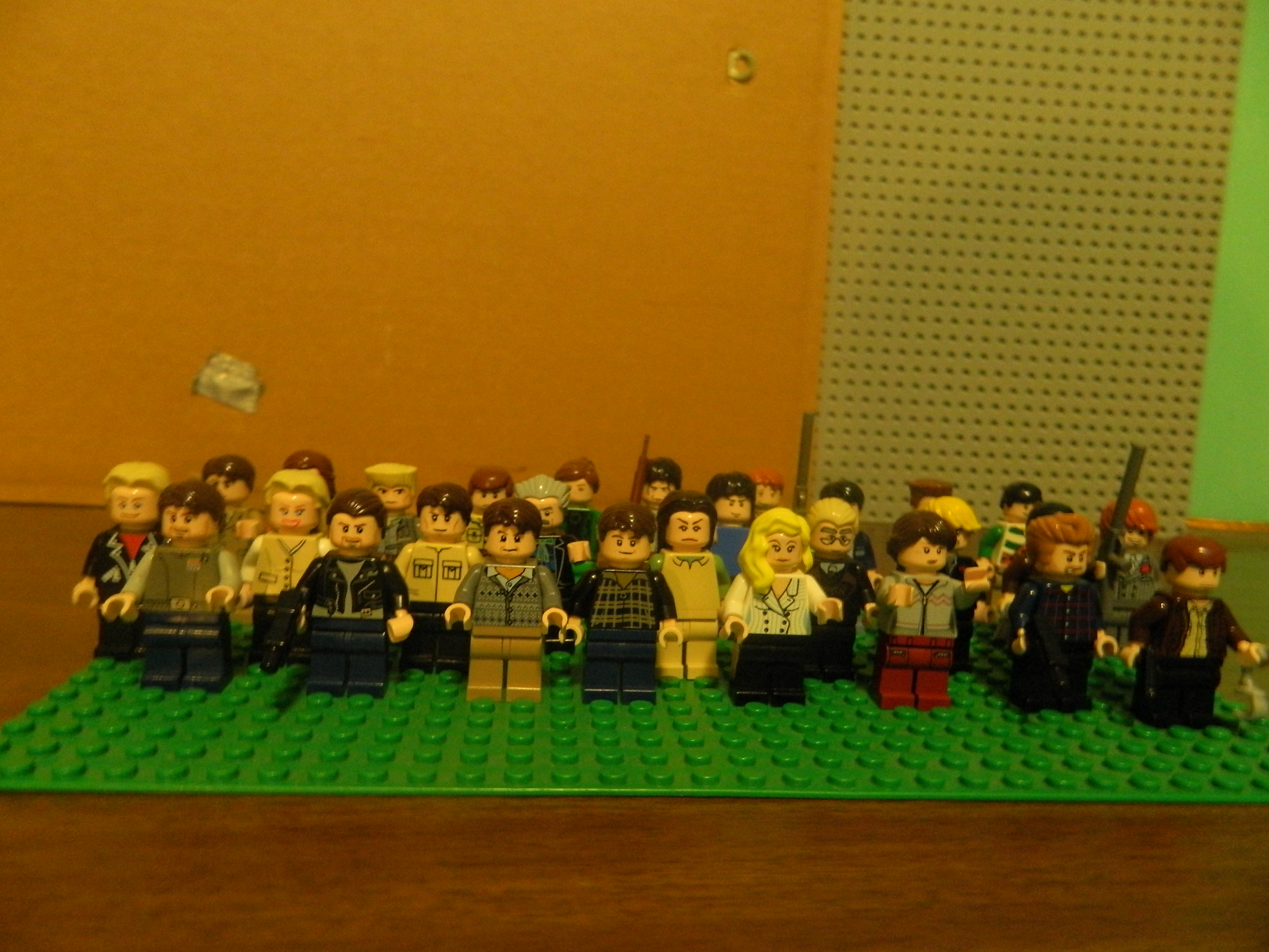 bates_motel_minifigures_full_veiw.jpg