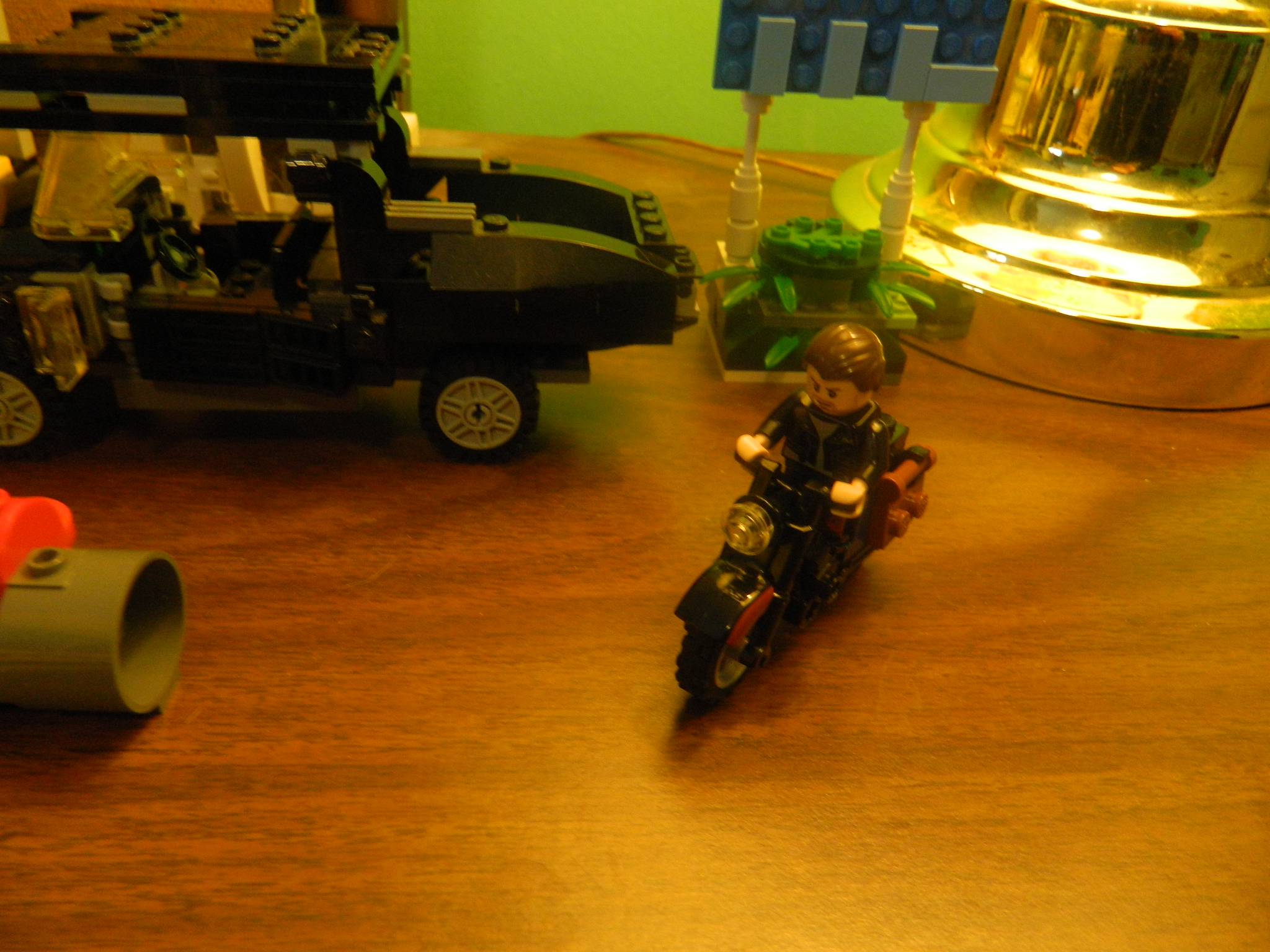 dylan_riding_his_motorcycle_veiw_2.jpg
