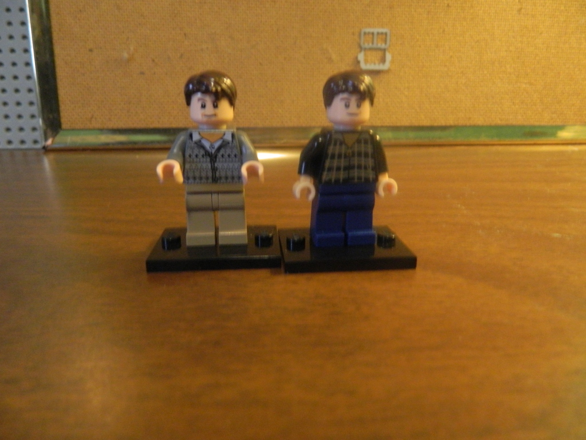 normanbates_sweater_and_black_button_up_shirt_minifigures.jpg