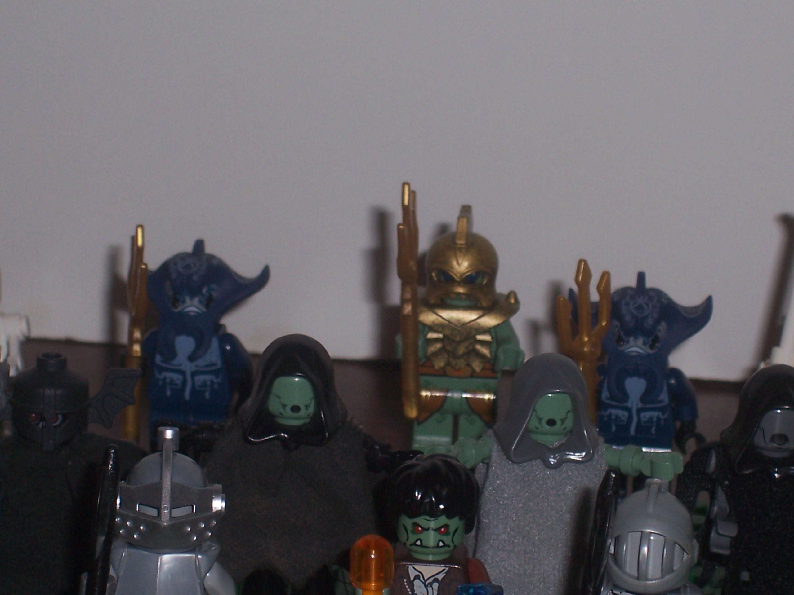 draculas_castle_minifigures_closeup_5.jpg