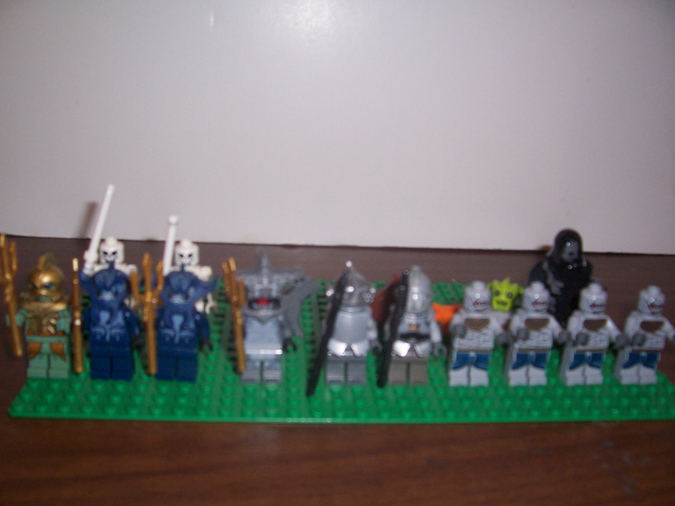 draculas_castle_minifigures_rightside_closeup.jpg