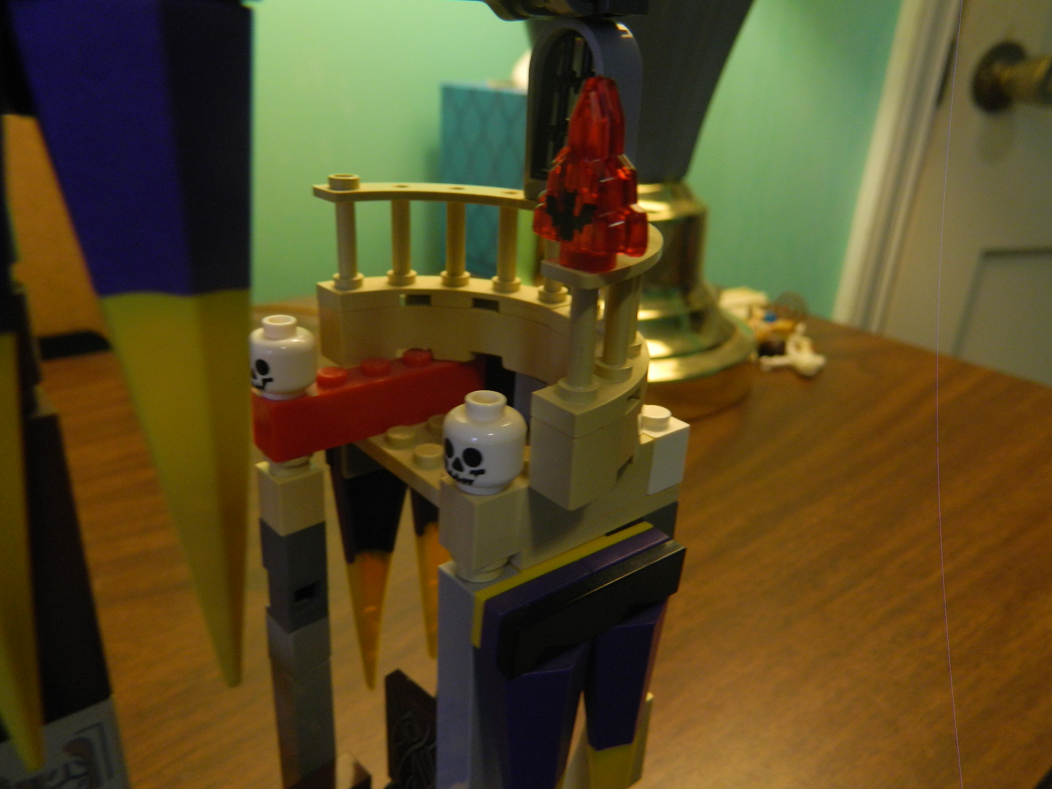 draculas_throne_room_corner_closeup_veiw_1.jpg