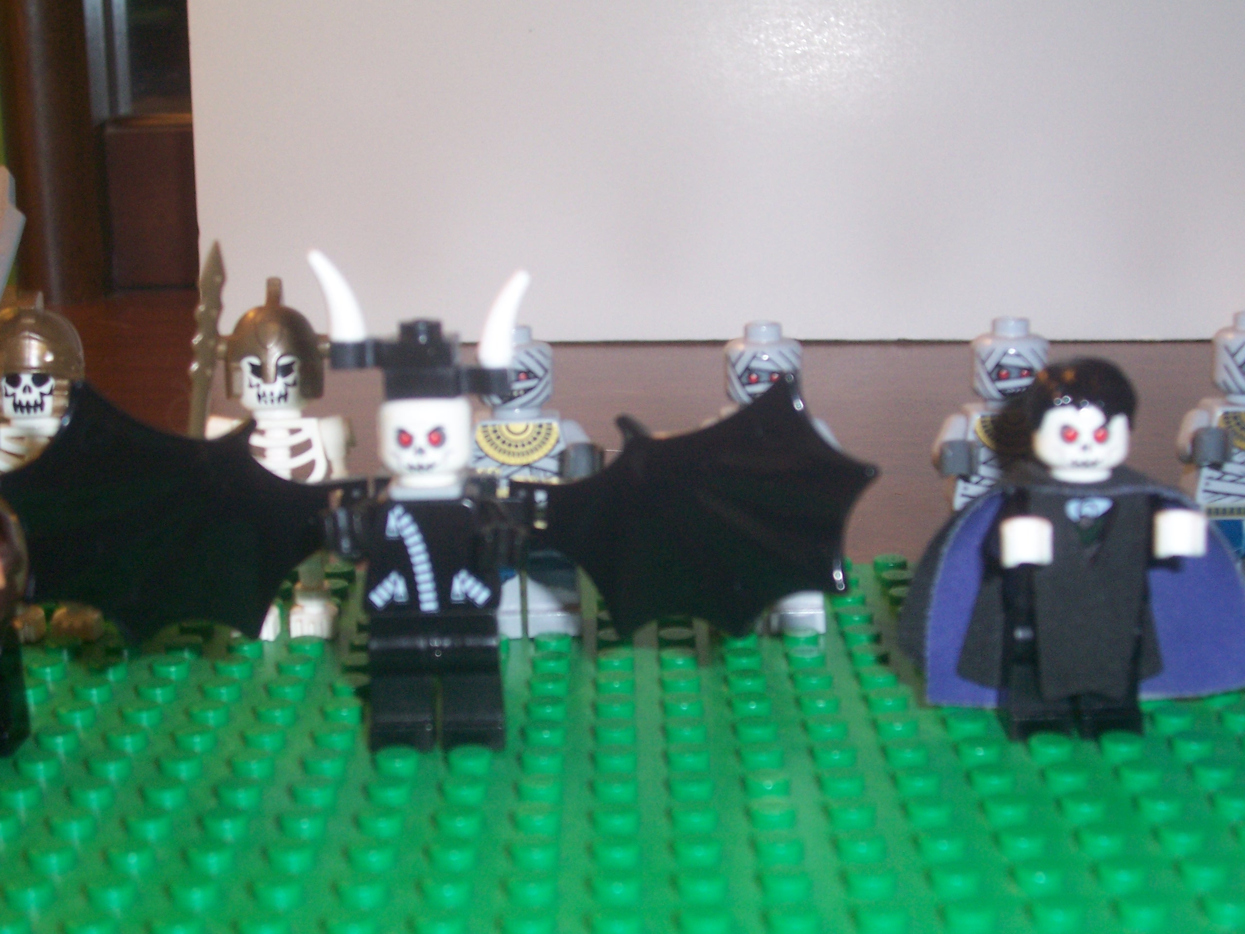 dracula_minifigures_.jpg