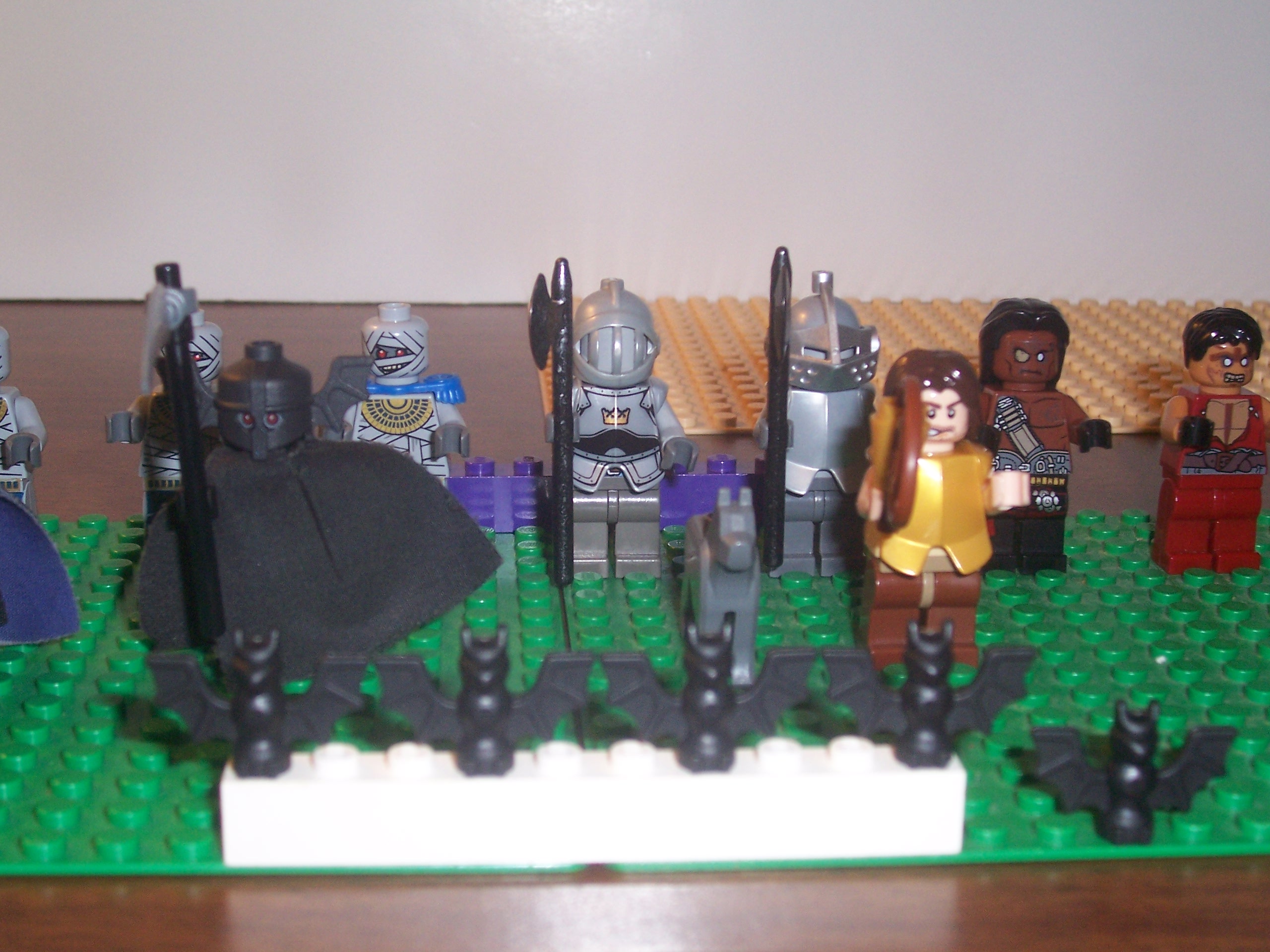 draculas_castle_minifigures_image_1.jpg