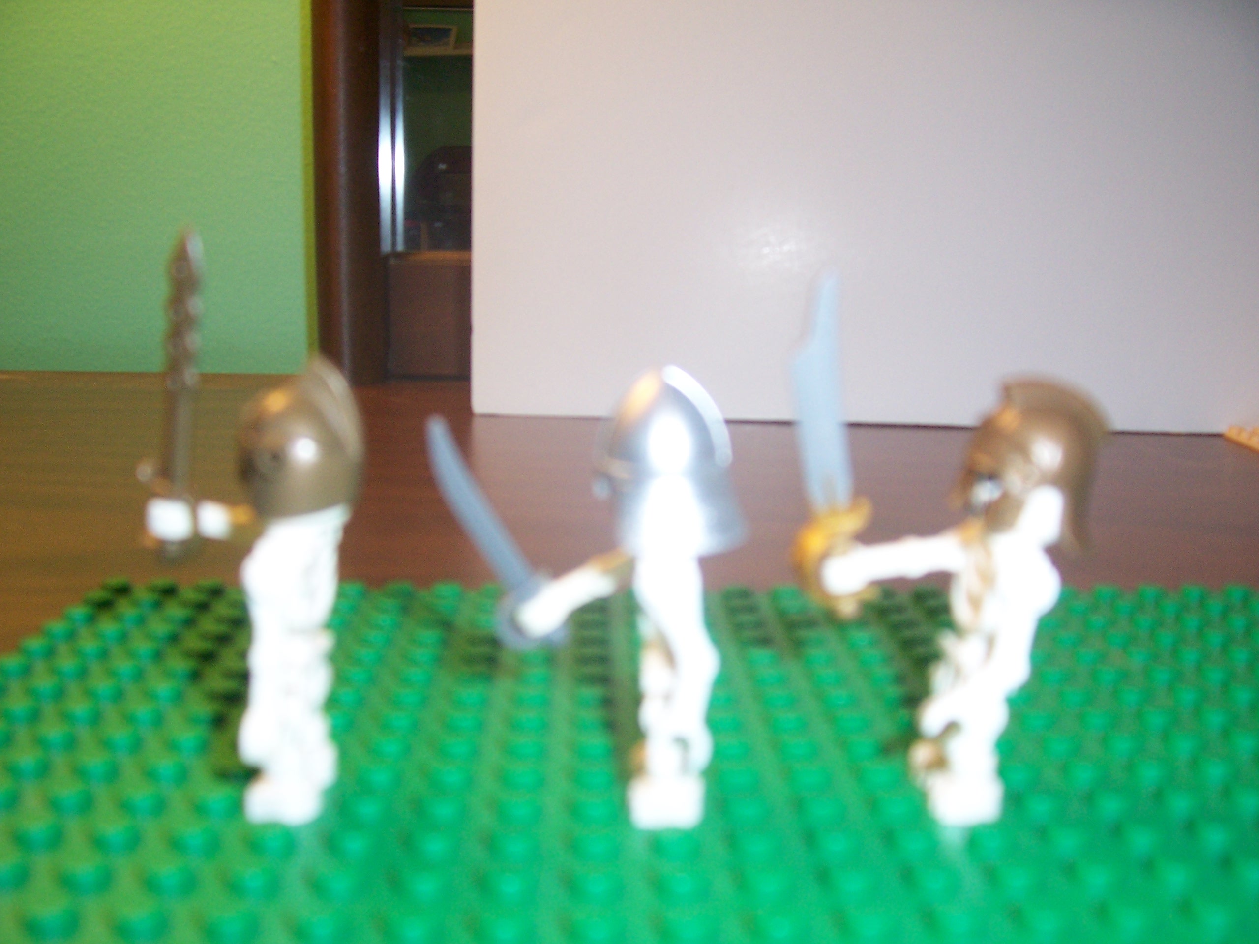 skeleton_minifigures_side_veiw.jpg