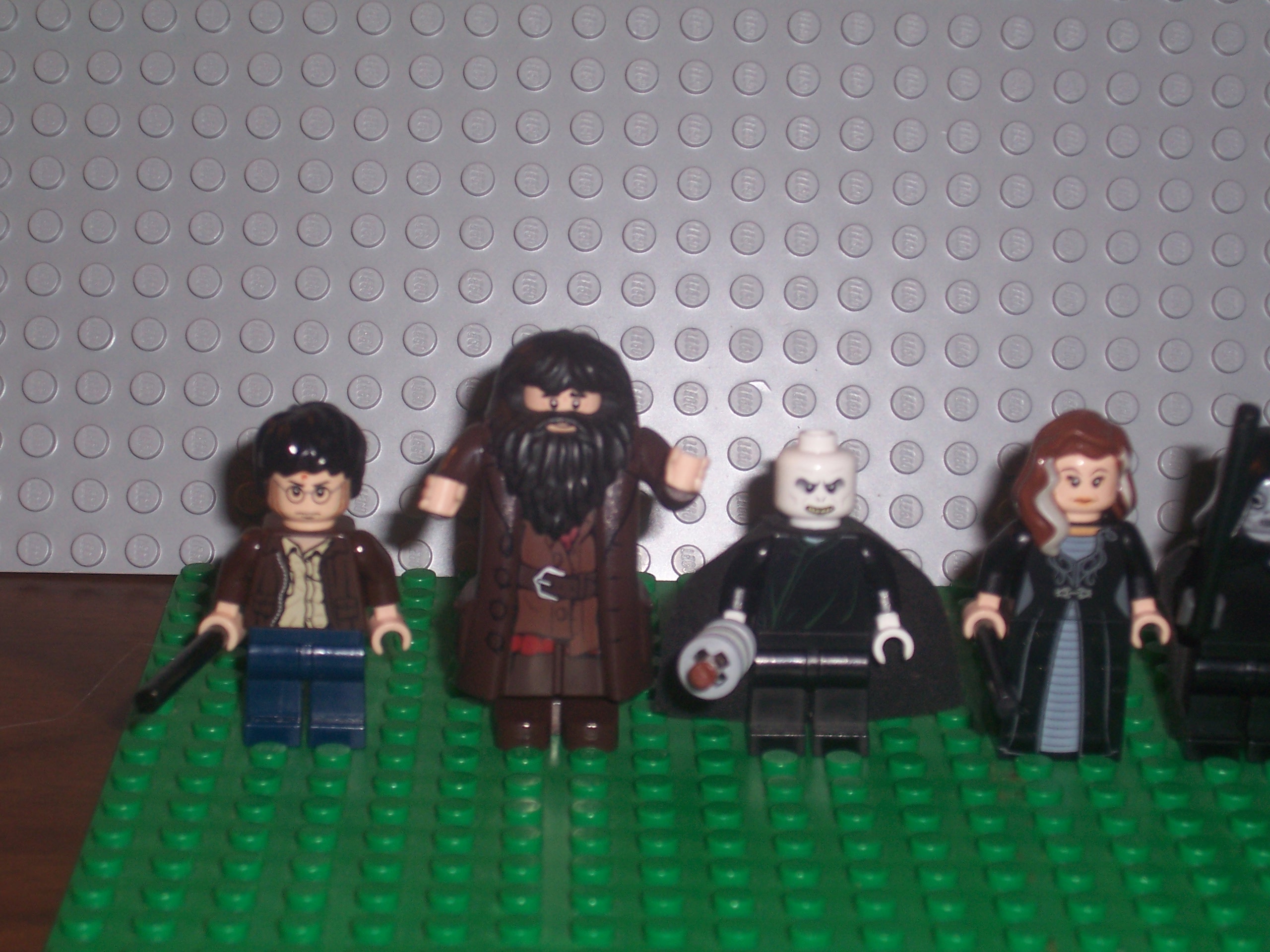 back_to_the_forest_minifigures_closeup_3.jpg