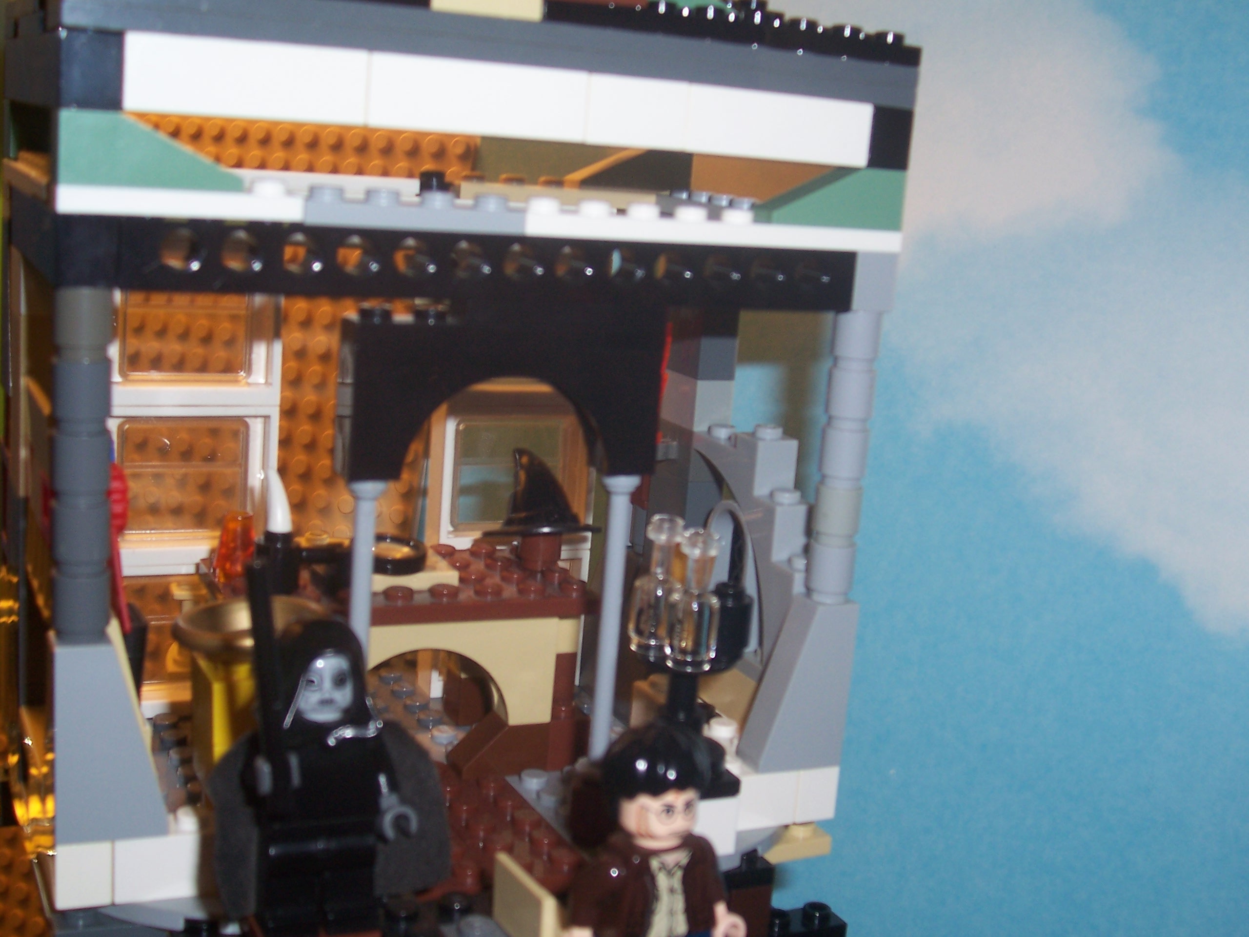 dumbledores_office__desk_closeup.jpg