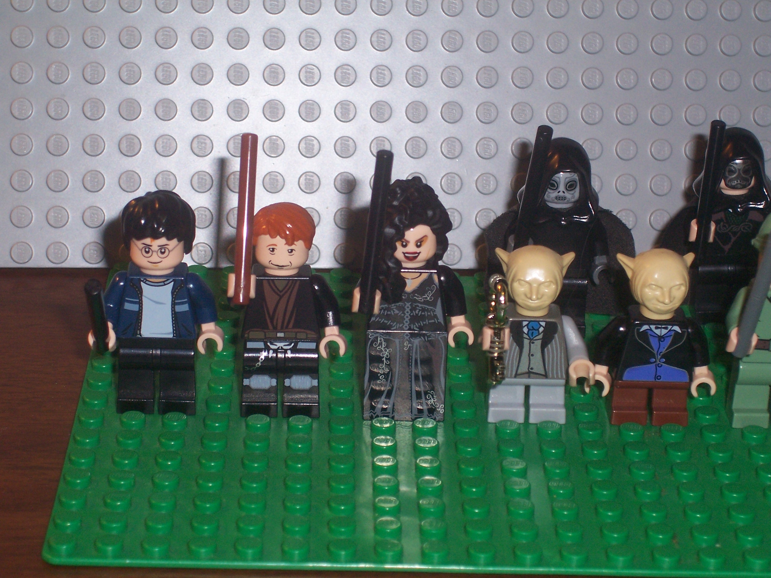 gringotts_breakin_minifigure_closeup_veiw_1.jpg