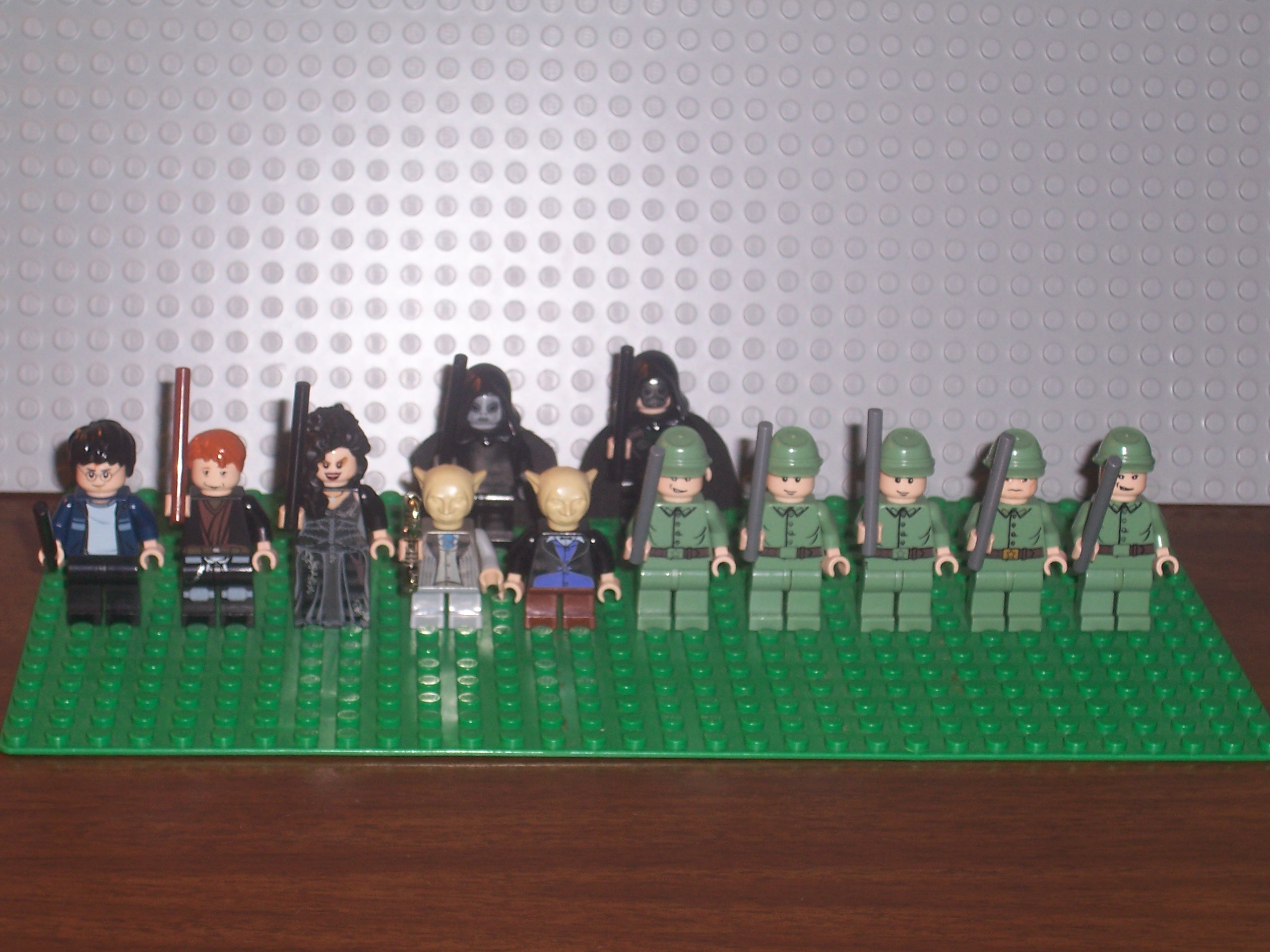 gringotts_breakin_minifigures_full_veiw.jpg