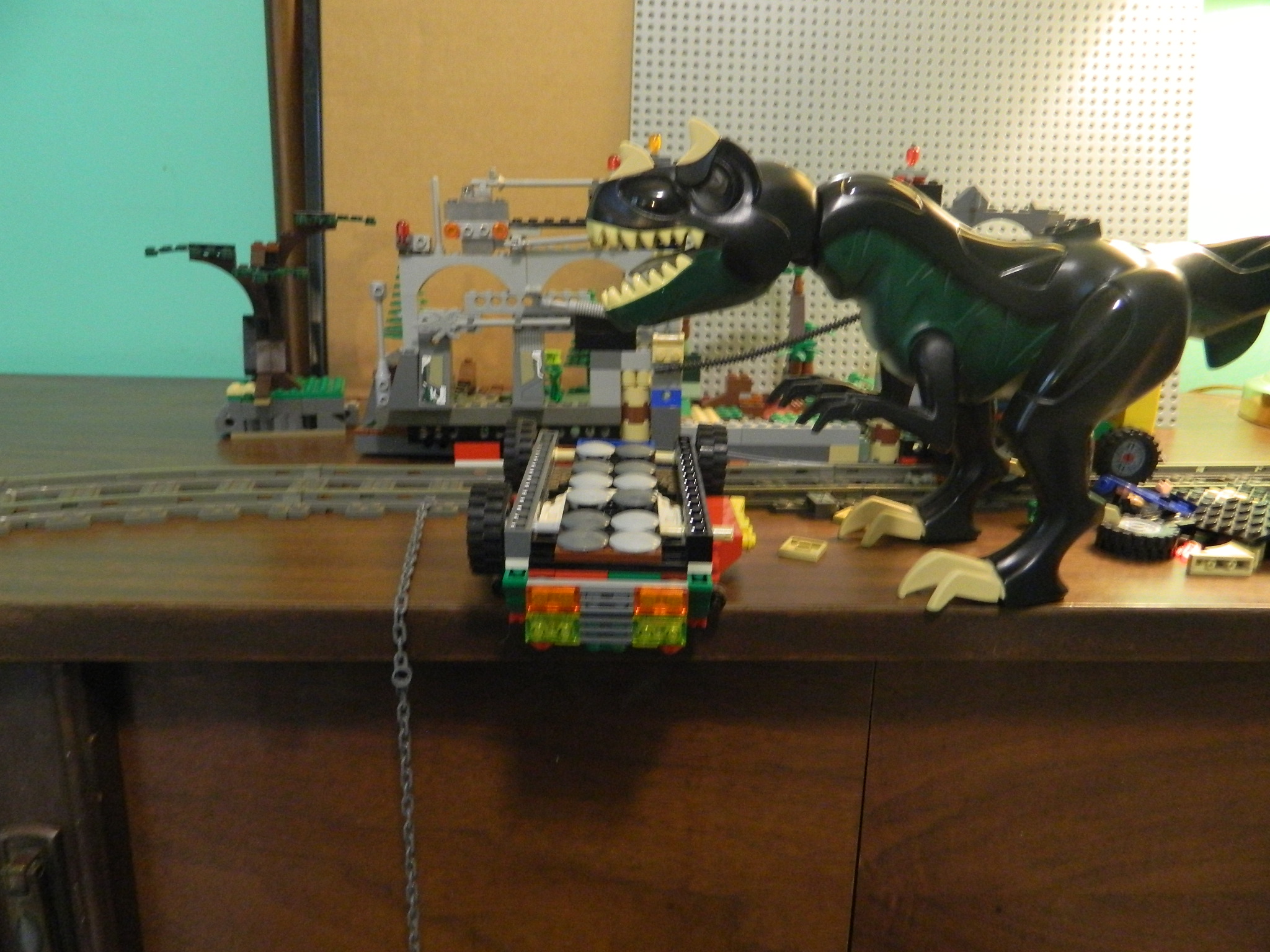 trex_pushes_land_cruiser_of_edge_3.jpg