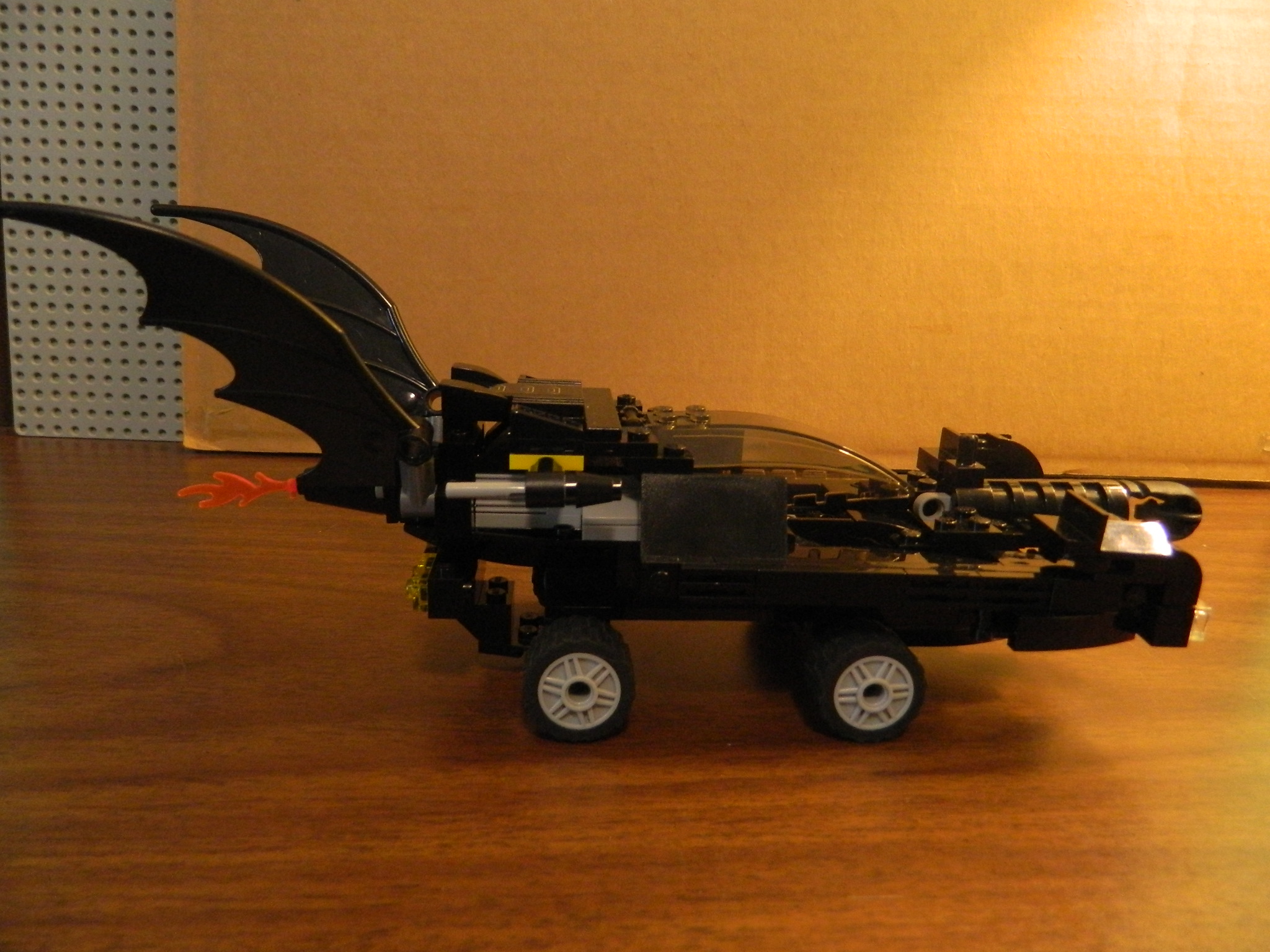 batmobile_side_veiw_2.jpg