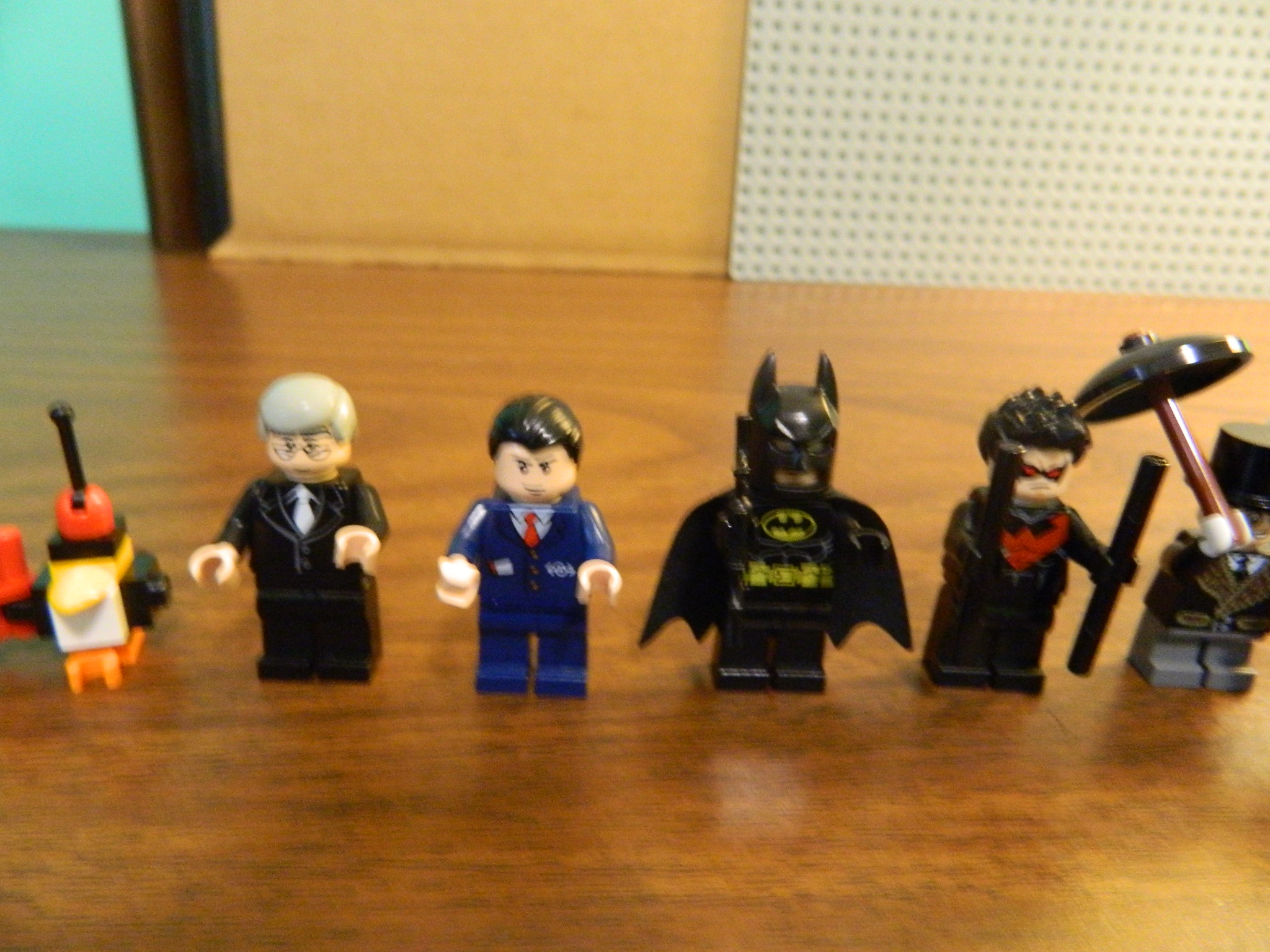 batcave_ambush_minifigures_closeup_2.jpg