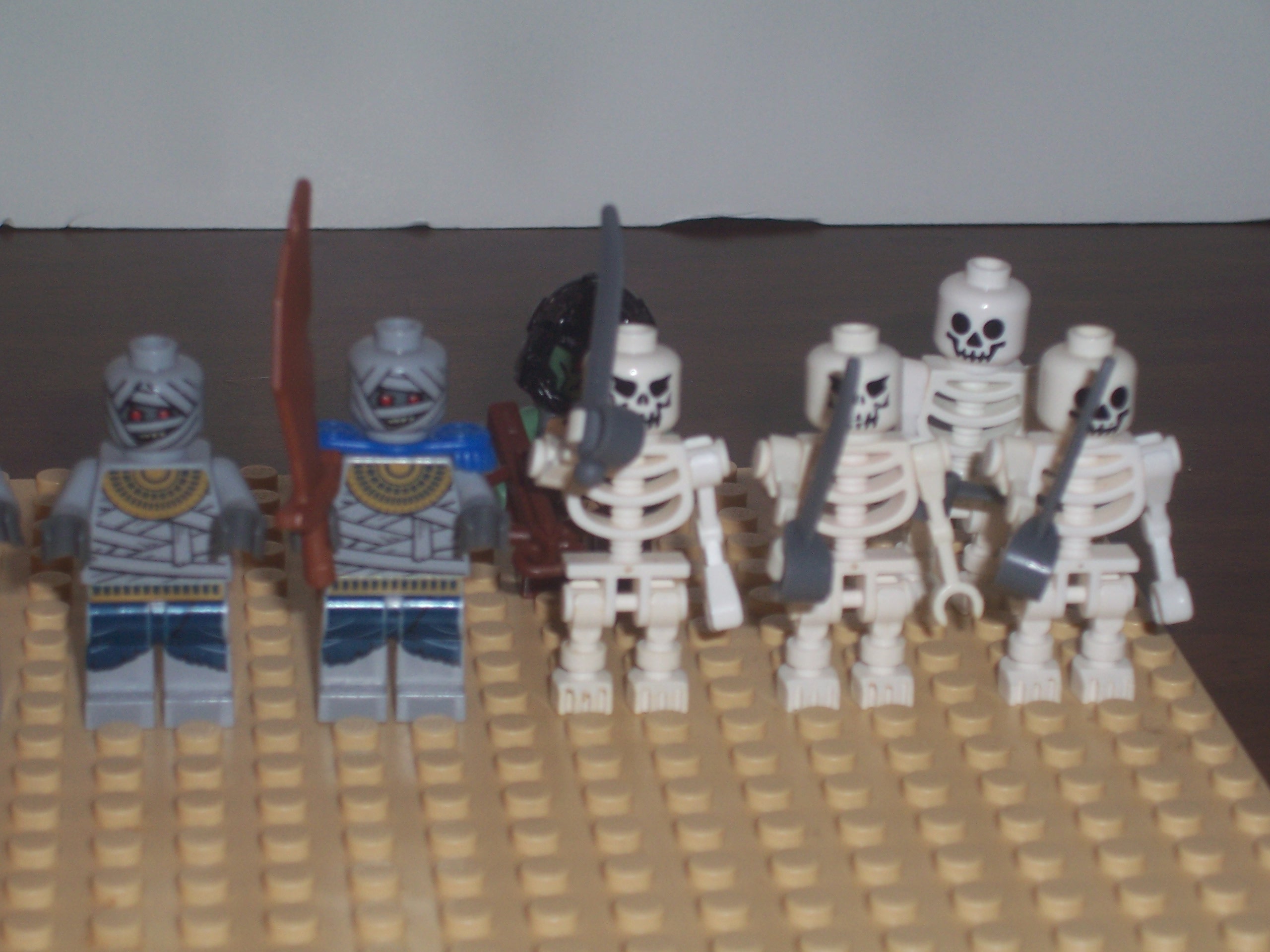 minifigures_closeup_right_side_veiw.jpg