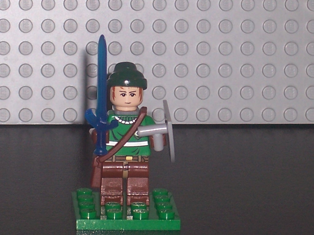 link_green_tunic_holding_master_sword.jpg