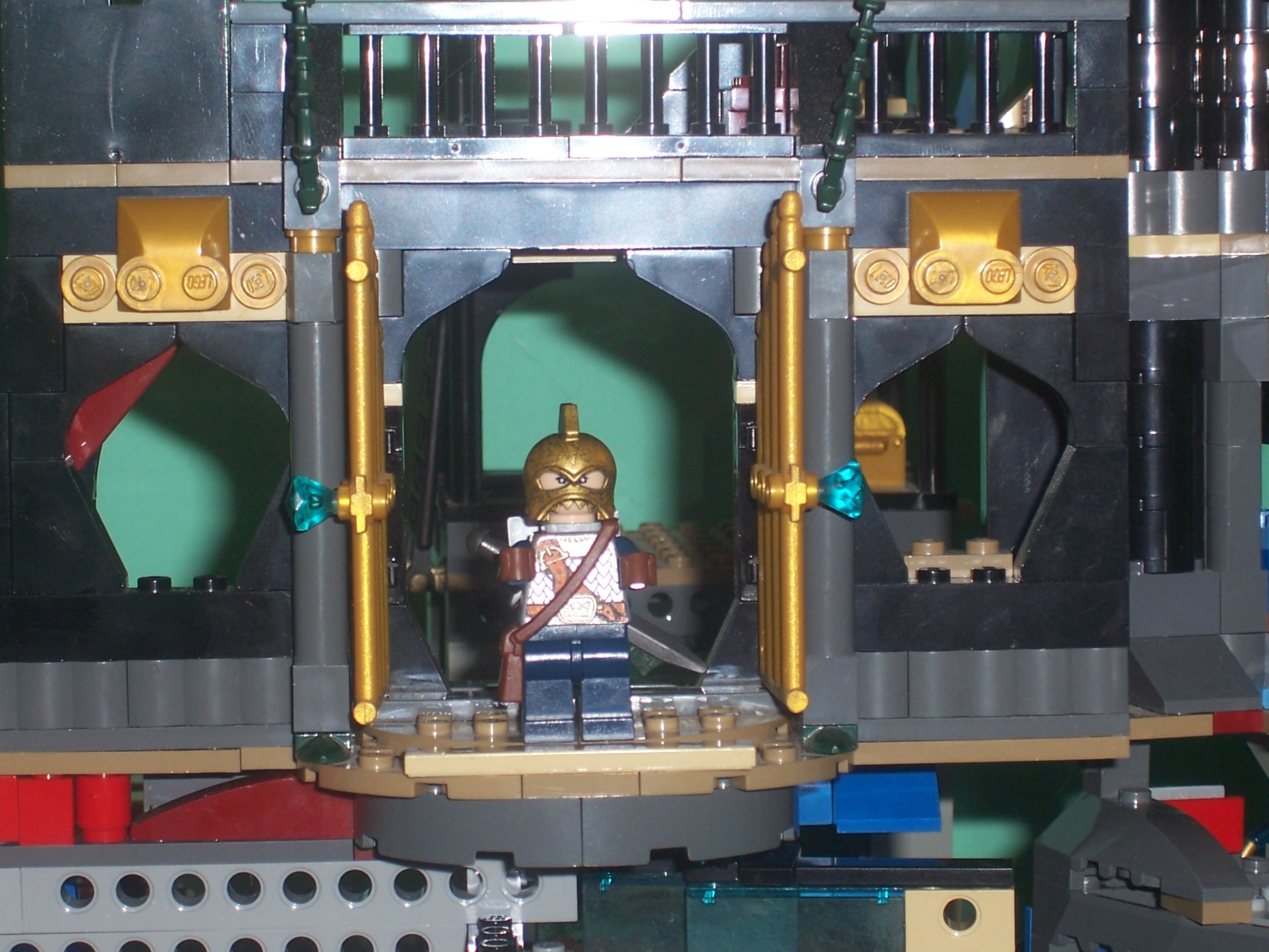 link_standing_in_gold_gate_room.jpg
