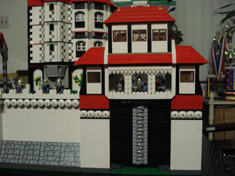 crown_castle_-_gate_1.jpg