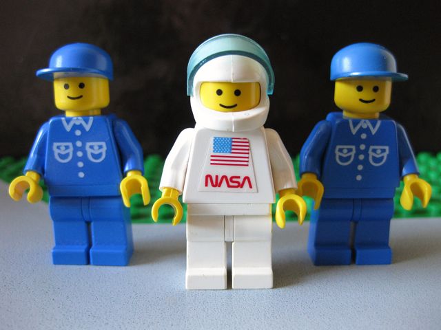 1628_space_shuttle_launch_minifigs.jpg