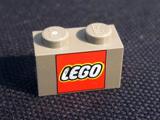 7192_yoda_lego_brick.jpg