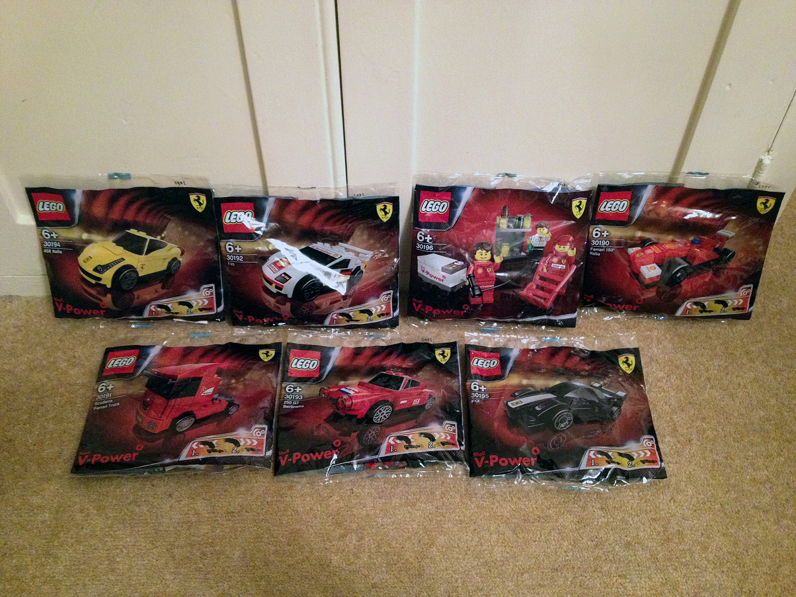 shell_ferrari_promo_sets.jpg