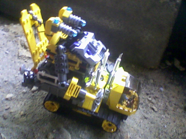 apoch_yellow_crawler_a.jpg
