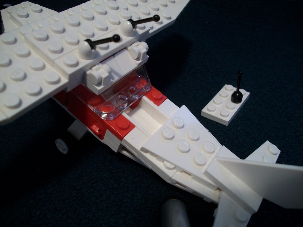 08-aftbaggage-open.jpg