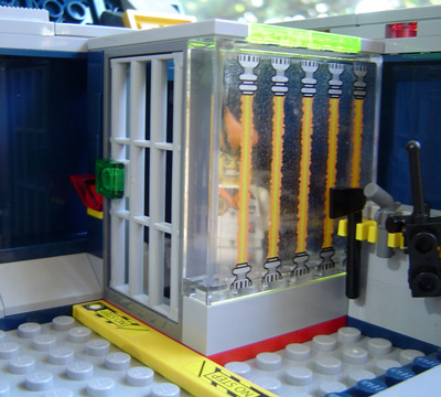 8635drinfernocage.jpg