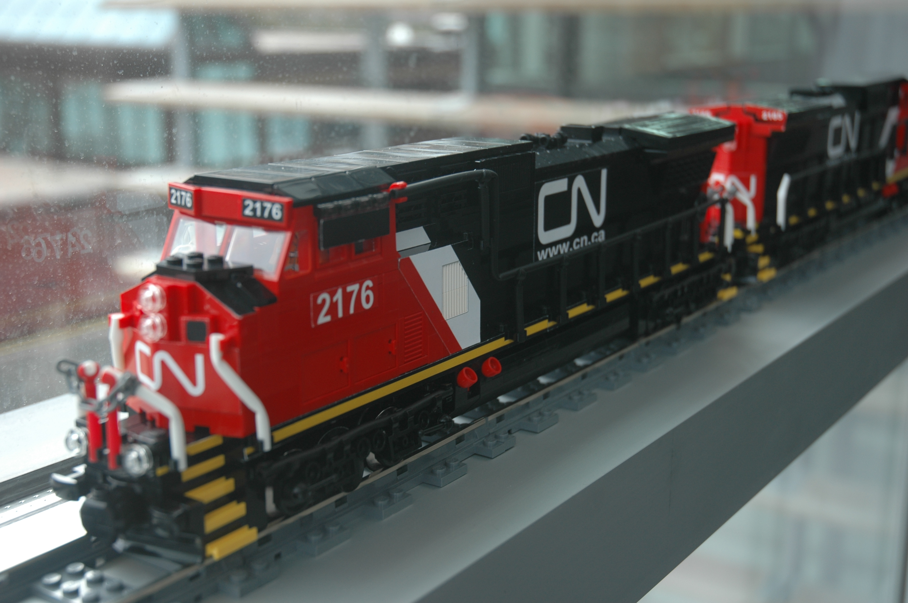 lego_cn_freight_engine_c40-8w_dash_8_main2.jpg
