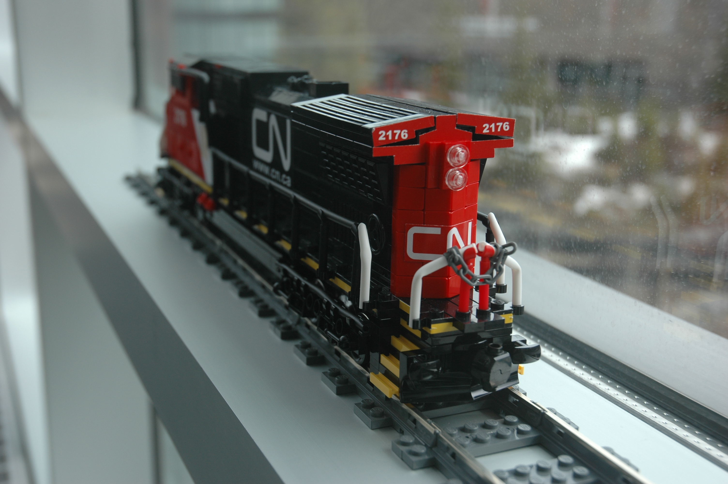 lego_cn_freight_engine_c40-8w_dash_8_rear1.jpg