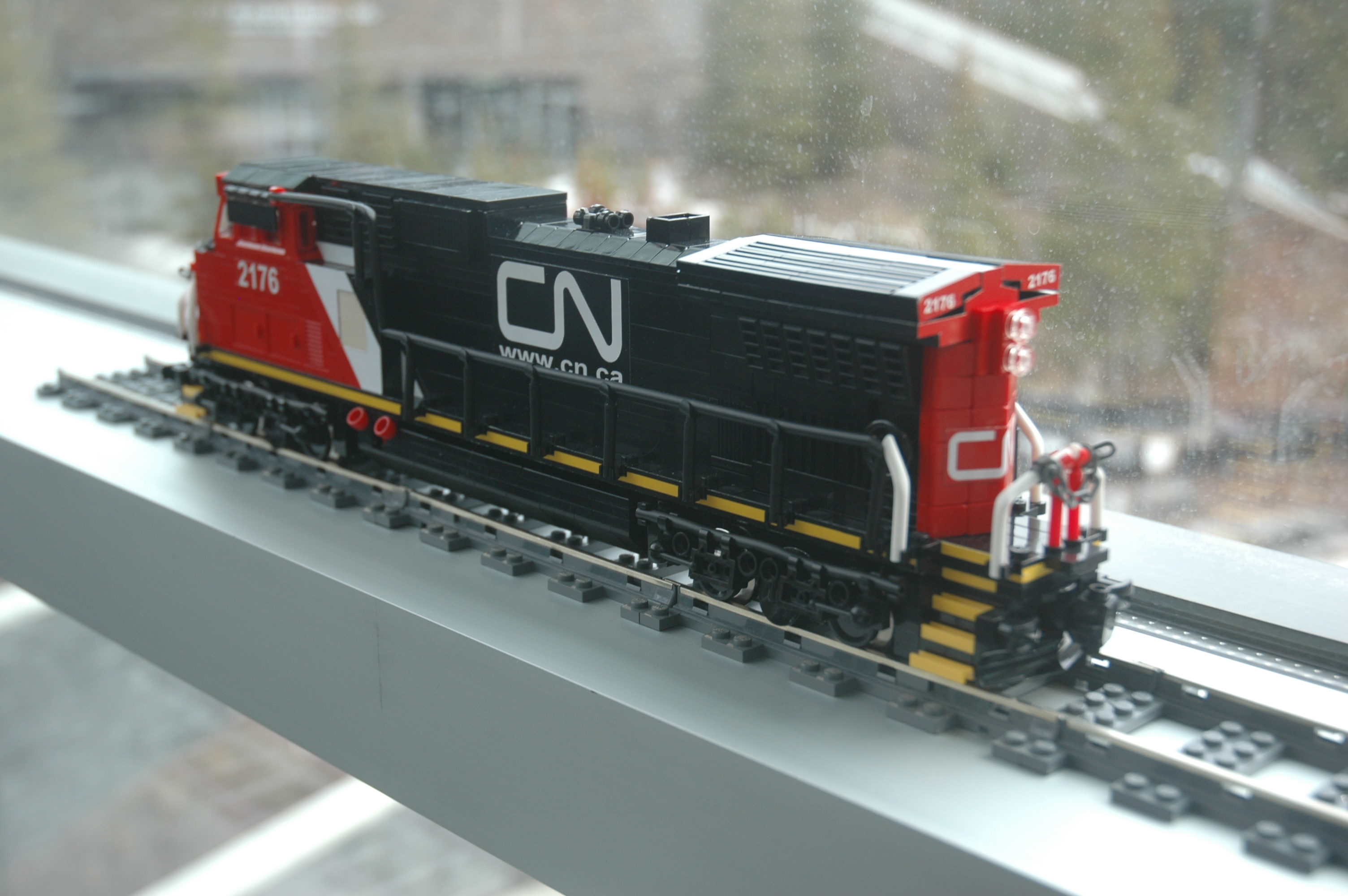lego_cn_freight_engine_c40-8w_dash_8_rear3.jpg