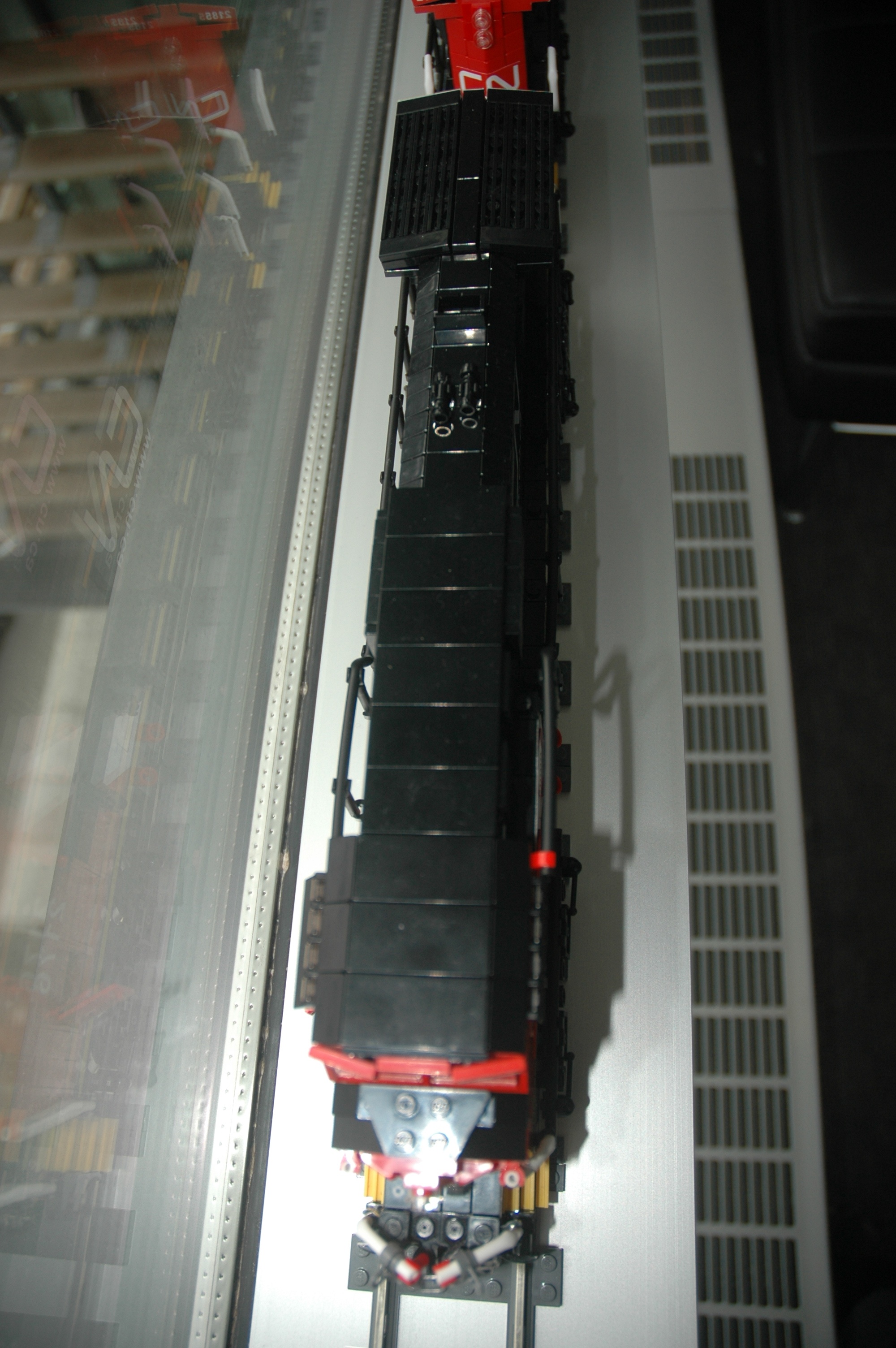 lego_cn_freight_engine_c40-8w_dash_8_top.jpg