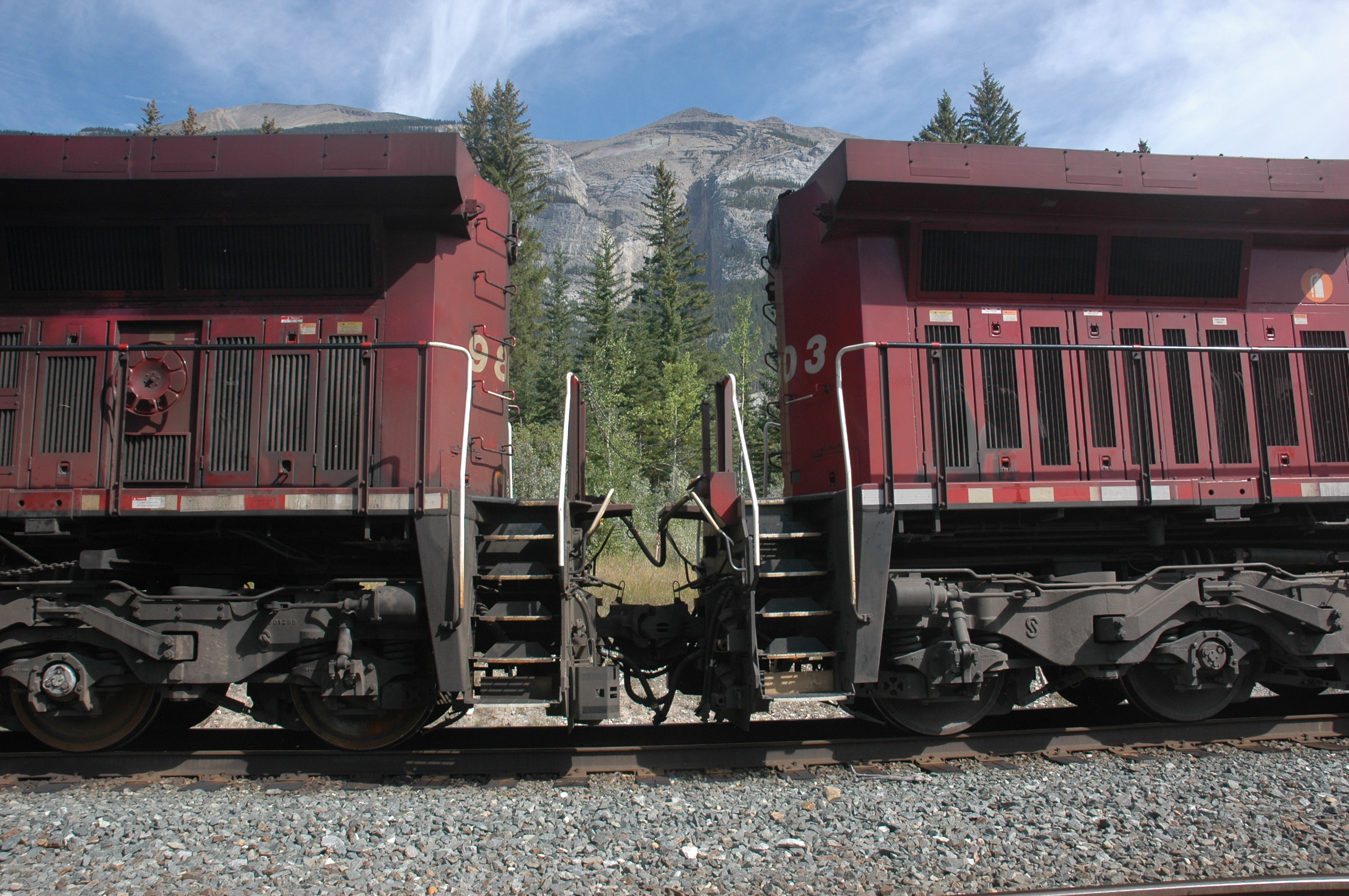 cp_freight_engine_ac4400cw_cp9808_cp9803_rear.jpg