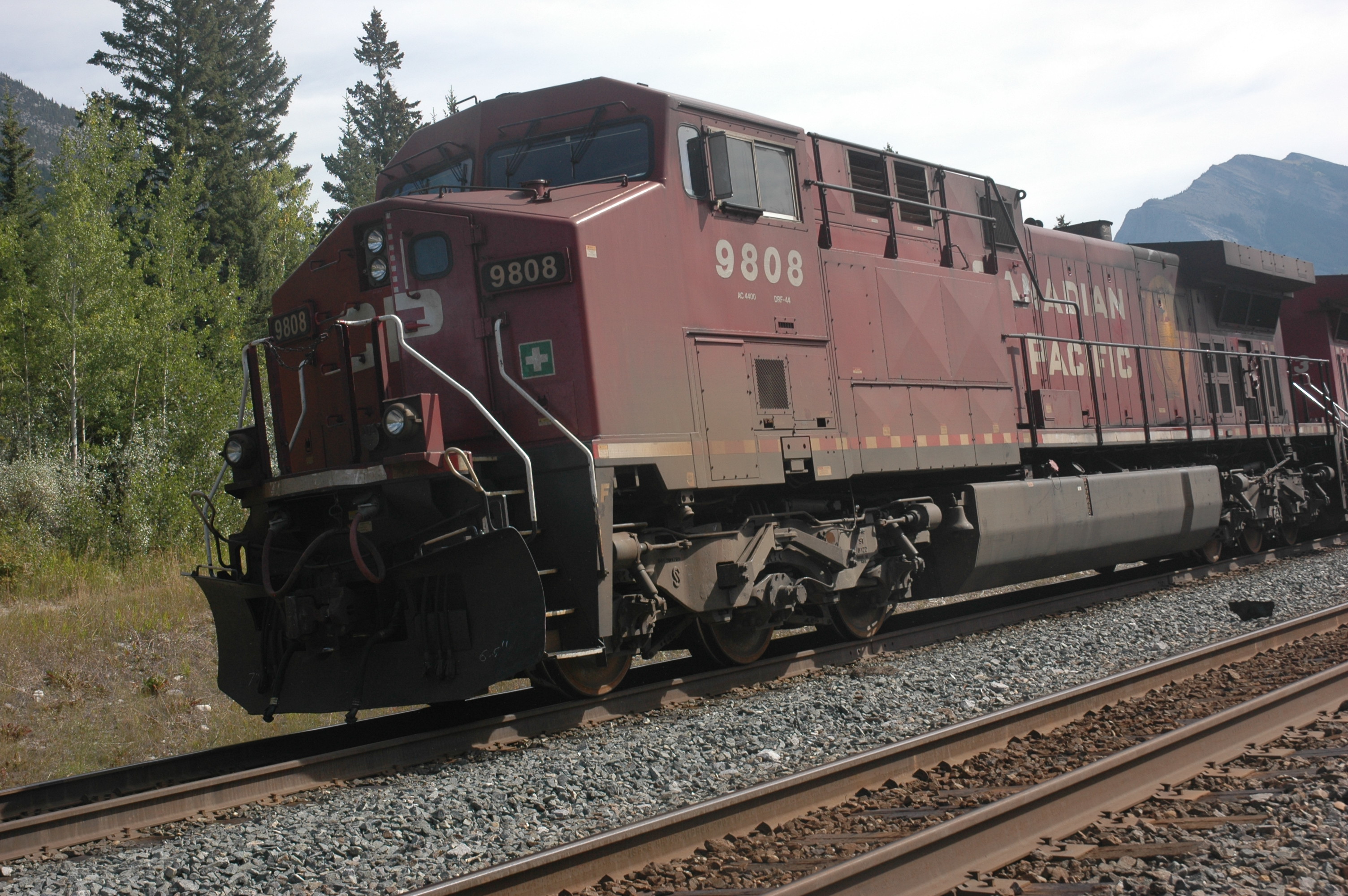 cp_freight_engine_ac4400cw_cp9808_left.jpg