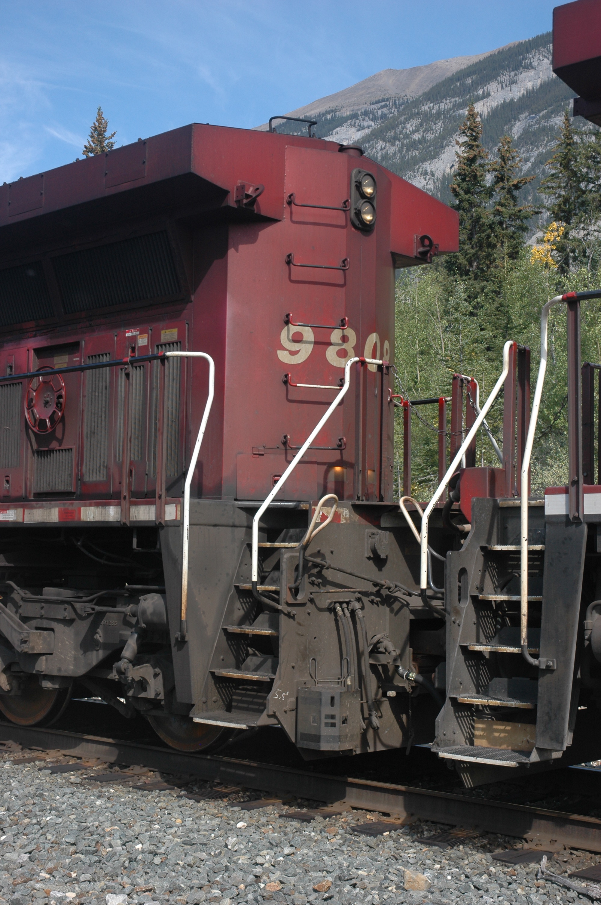 cp_freight_engine_ac4400cw_cp9808_rear.jpg
