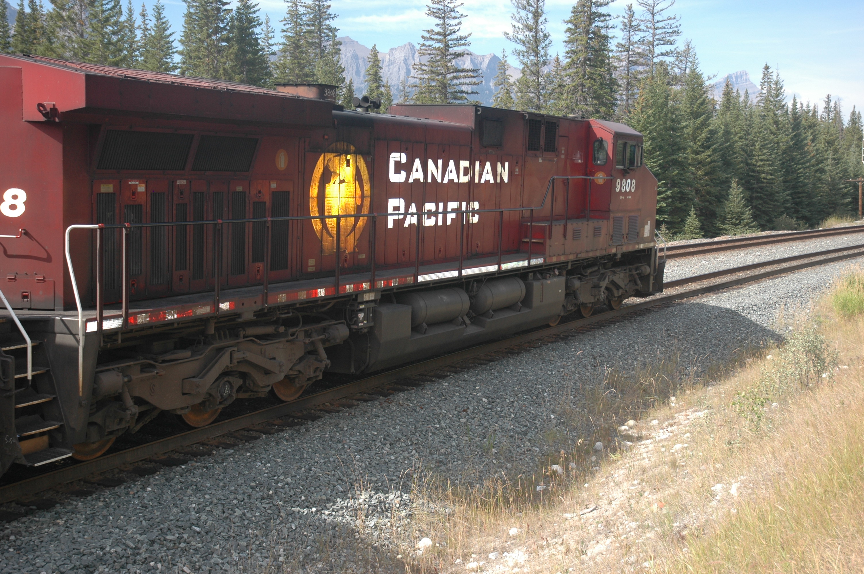 cp_freight_engine_ac4400cw_cp9808_right.jpg