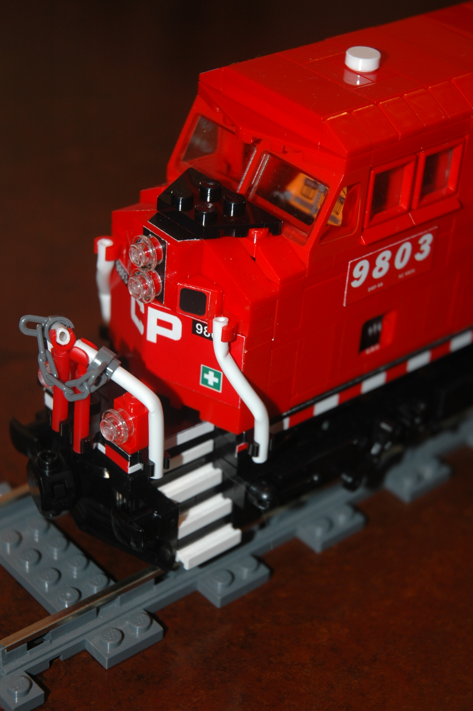 lego_cp_freight_engine_ac4400cw_cp9803_nose.jpg