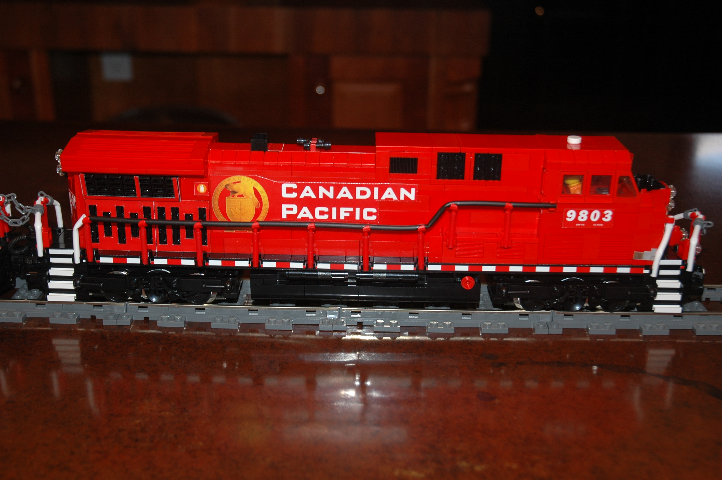 lego_cp_freight_engine_ac4400cw_cp9803_right.jpg