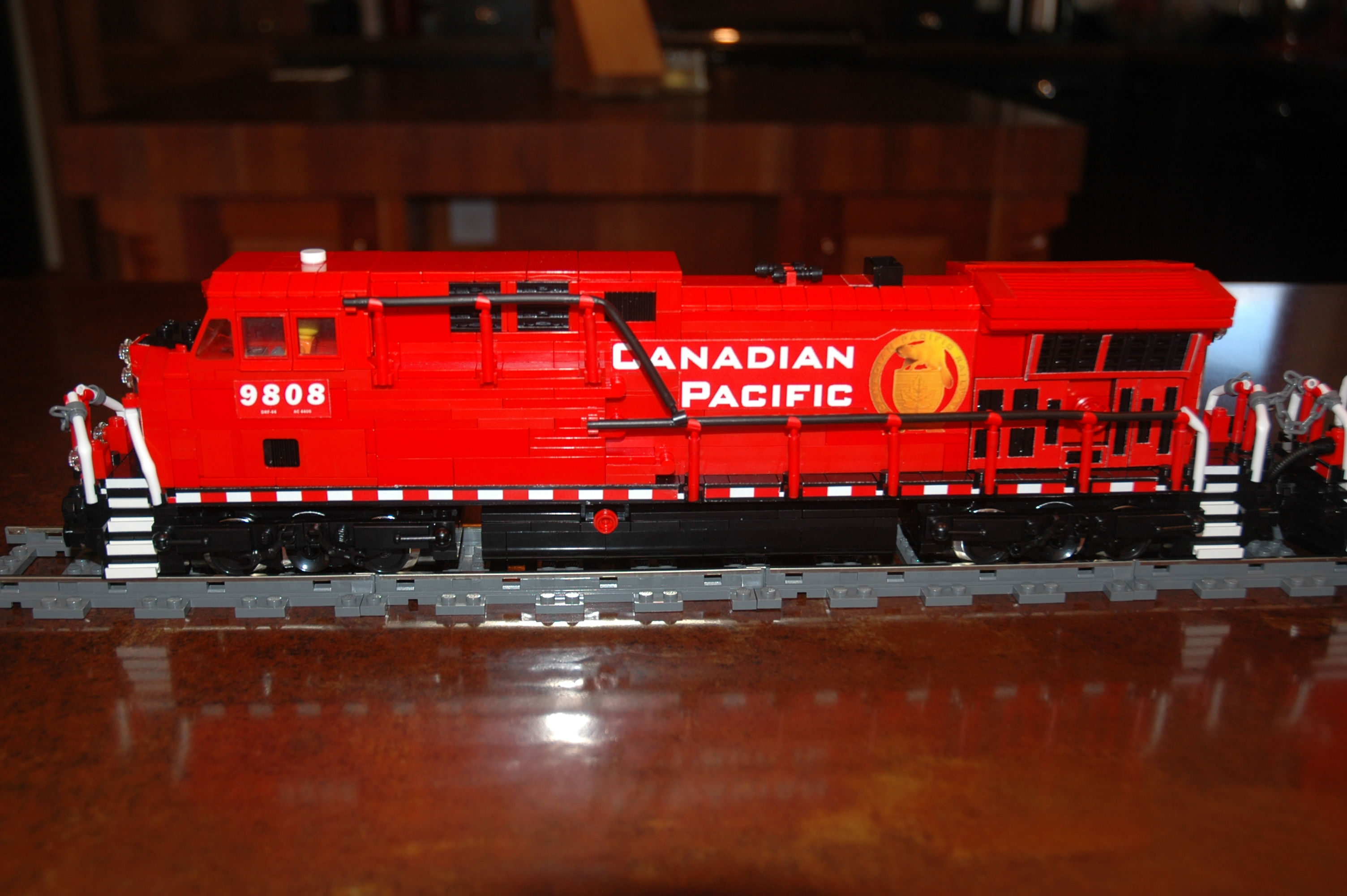 lego_cp_freight_engine_ac4400cw_cp9808_left.jpg