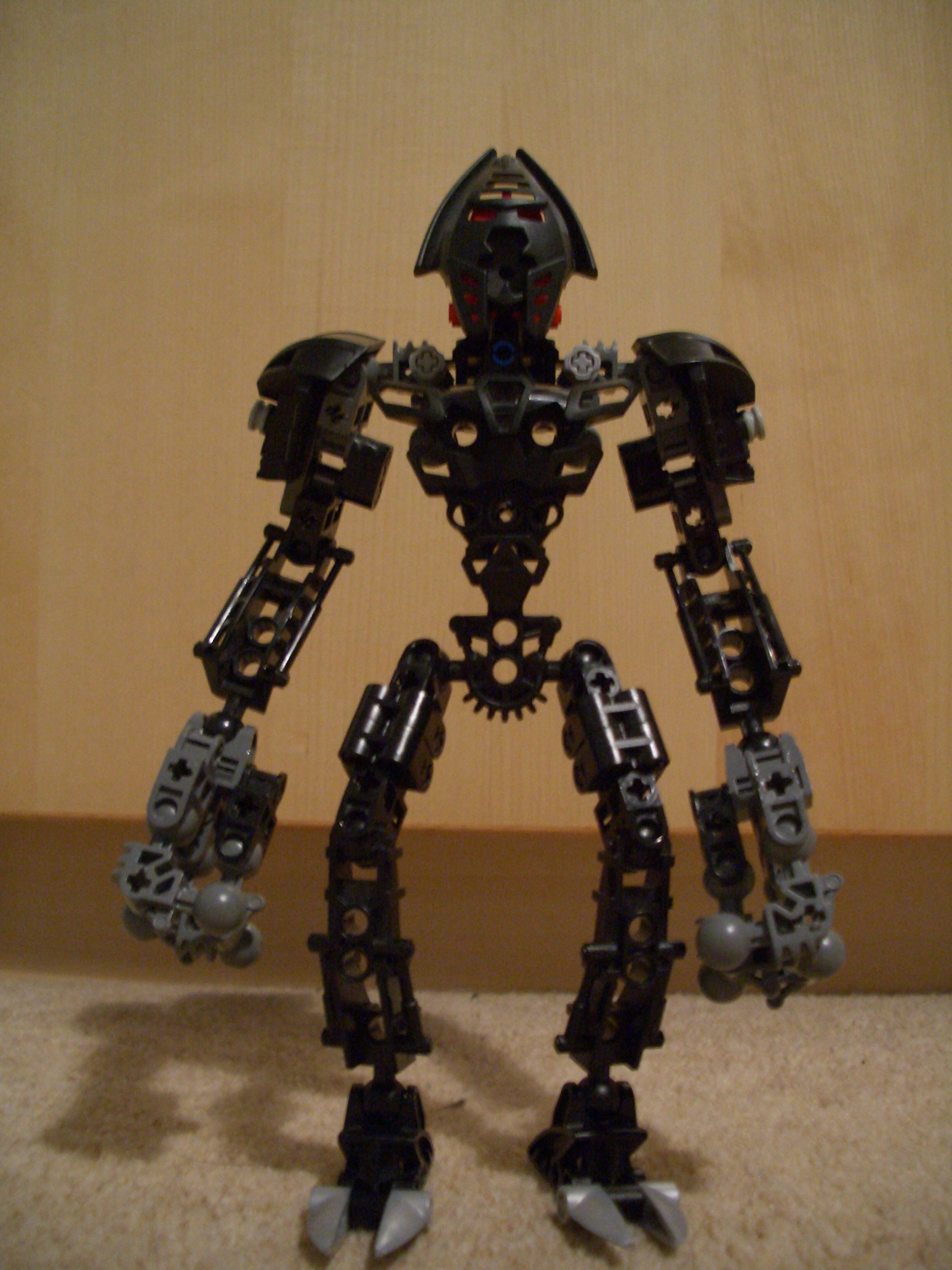 makuta_alone.jpg
