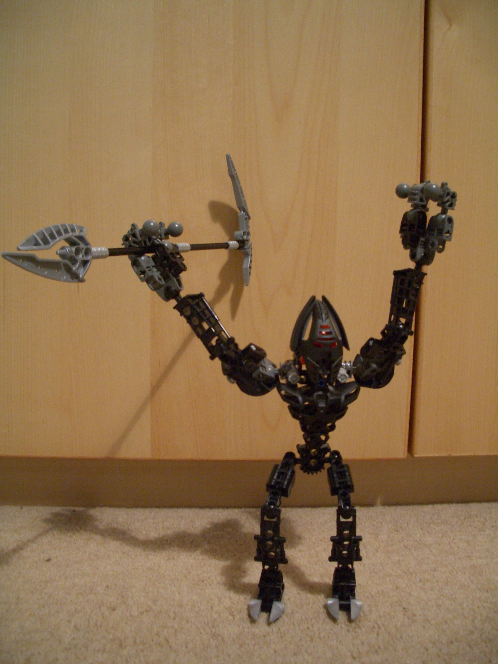 makuta_arms_up.jpg