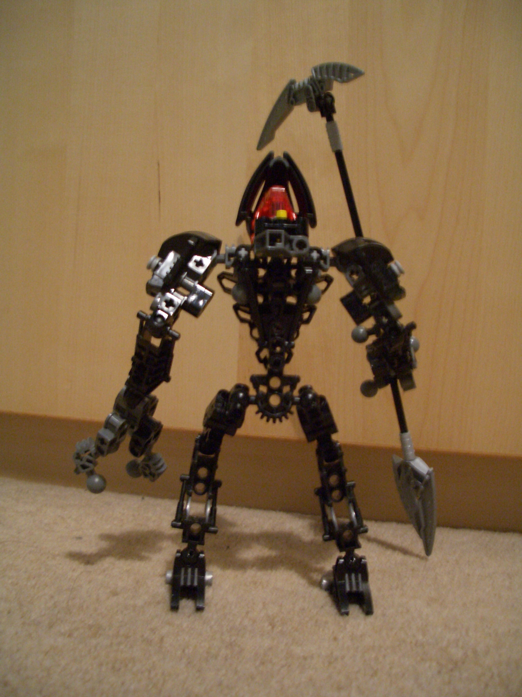 makuta_back.jpg
