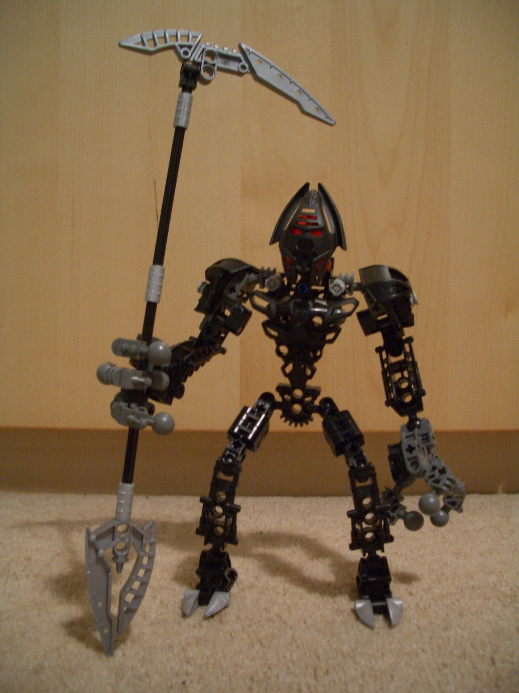 makuta_front.jpg