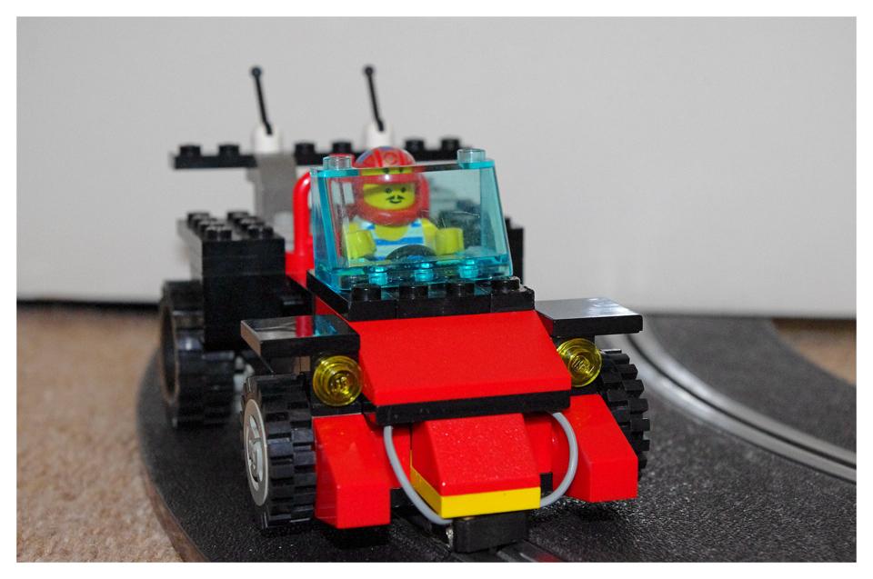 lego_scalextric_sports_car_front.jpg