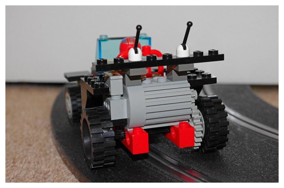 lego_scalextric_sports_car_rear.jpg