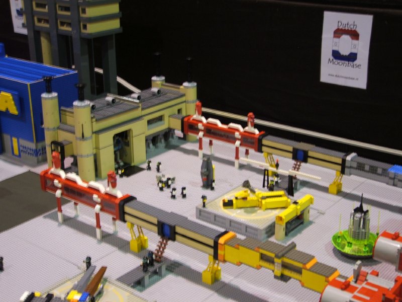 dscf2257dutchmoonbase_lw2006.jpg