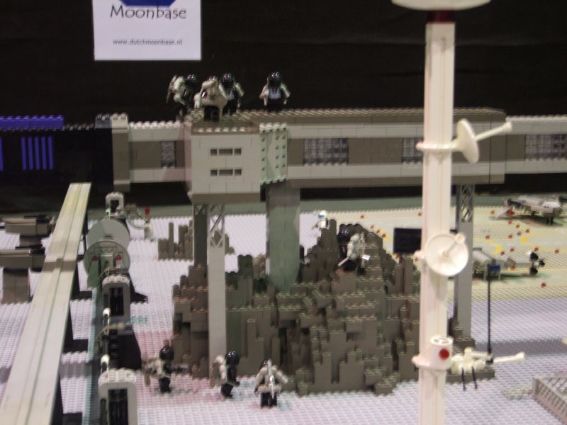 dscf2265dutchmoonbase_lw2006.jpg