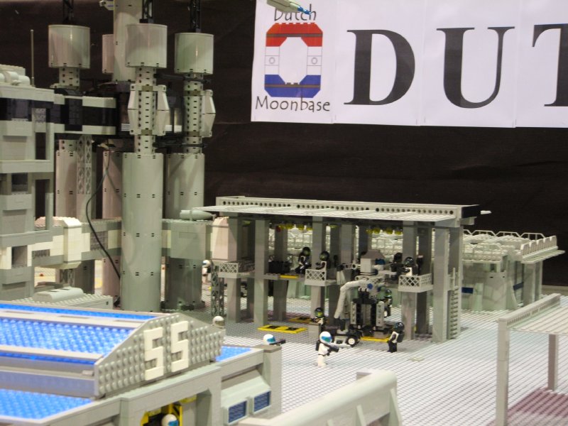 dscf2268dutchmoonbase_lw2006.jpg