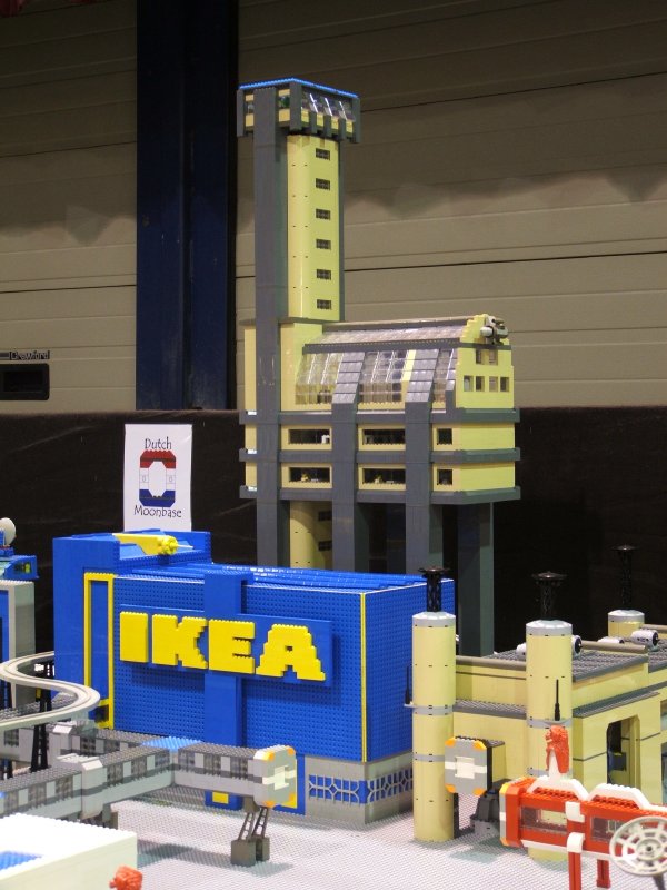 dscf2388dutchmoonbase_lw2006.jpg